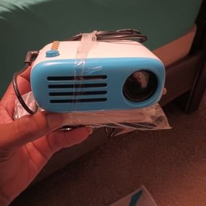GooDee YG200 - Mini LED Pico Projector, Blue W/Remote & Manuel